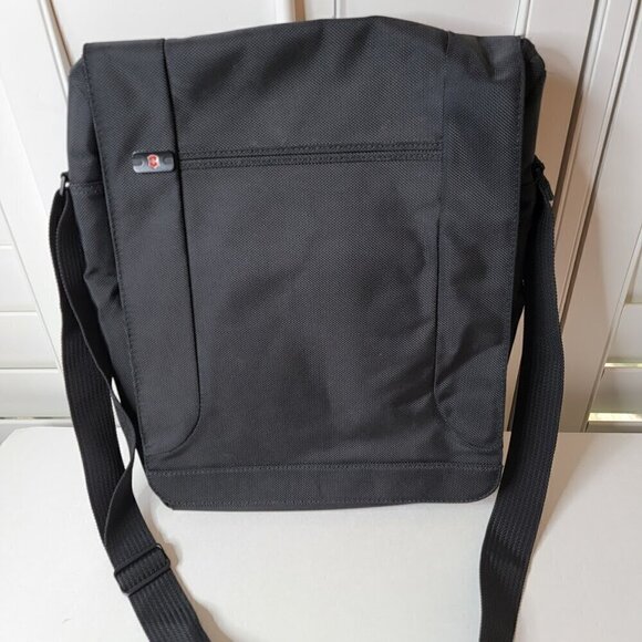 Victorinox Messenger Courier Bag with Matching Cord/Power Supply Tote Bag - Picture 2 of 10